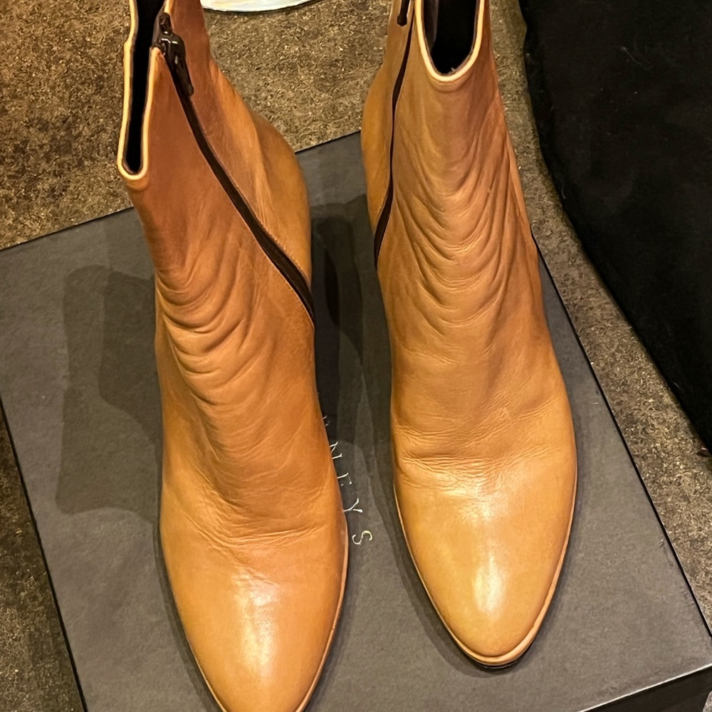 Barneys New York brown leather boots 38. 3.5” heel